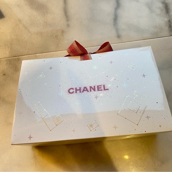 Chanel Xmas 2022 White Envelope Fold Up Gift Box Packaging, NEW - Picture 2 of 10